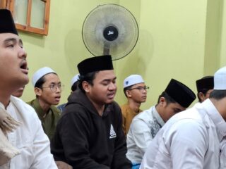 Mengulik Alasan Pembacaan Maulid Barzanji MDS Rijalul Ansor dalam Majelis Rutinannya