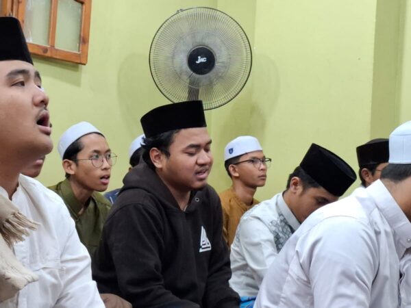 Mengulik Alasan Pembacaan Maulid Barzanji MDS Rijalul Ansor dalam Majelis Rutinannya